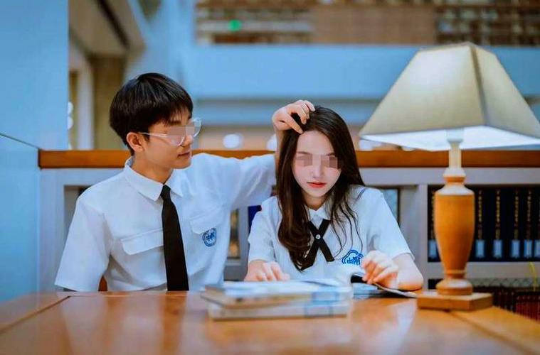 哪有少年不戴花 哪有少年不戴花