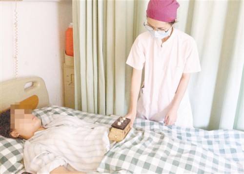 新生婴儿手脚脱皮怎么回事