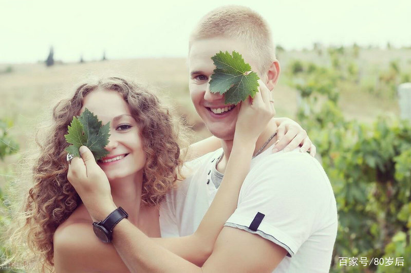 婴儿游泳的好处与弊端 适度游泳 婴儿游泳的好处与弊端 适度游泳