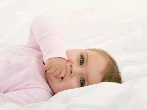 九月男婴儿突然尿尿很用力