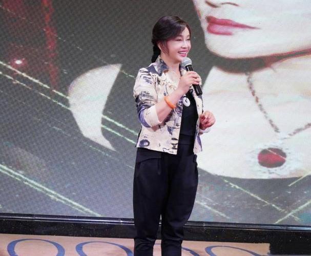 侃爷成美国历史最富有黑人 侃爷成美国历史最富有黑人