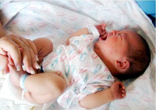 怎么通过政治来判断婴儿肚子是否受凉