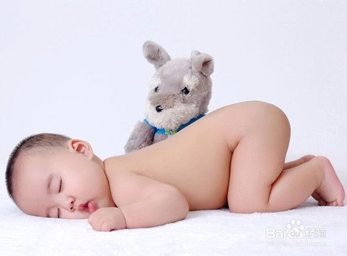 出身41天婴儿安眠中完毕核酸检测