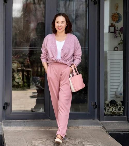 宝宝直视时有点斗鸡眼是怎么回事